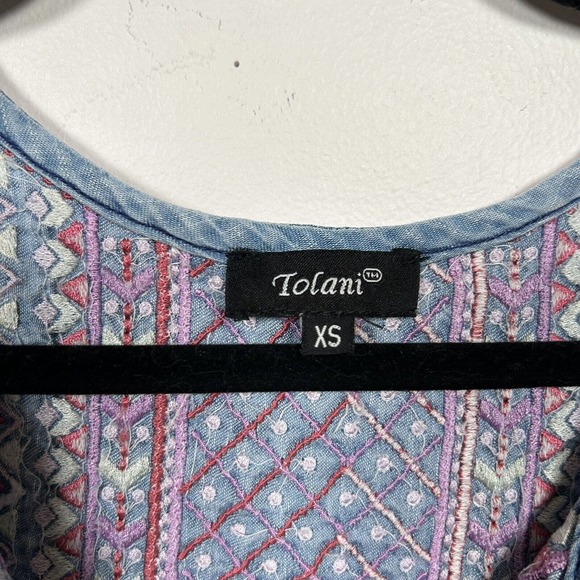 Tolani Women XS Blue Chambray 3/4 Sleeve Top Blouse Embroidered Boho - Picture 4 of 8